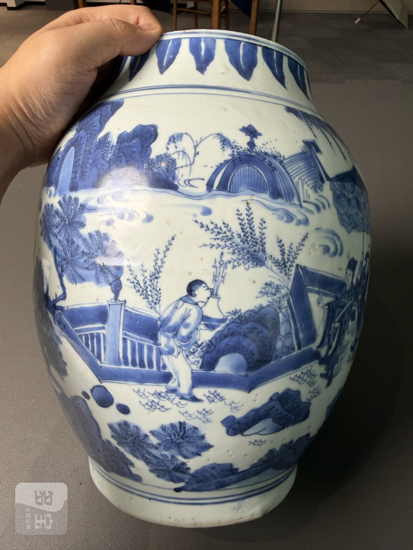 明崇祯 青花人物故事图莲子罐 - 图4